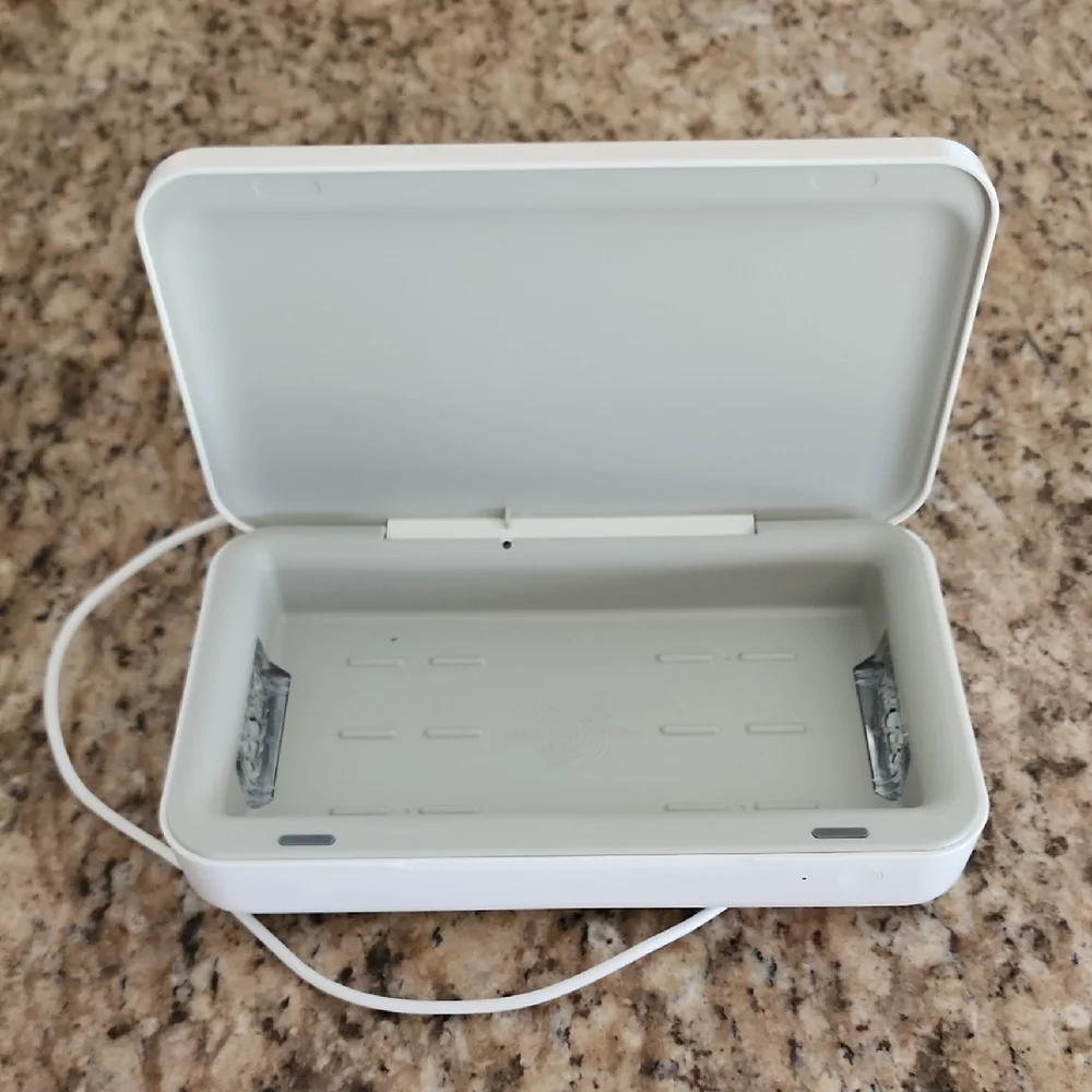 Samsung White UV Charger and Sanitizer